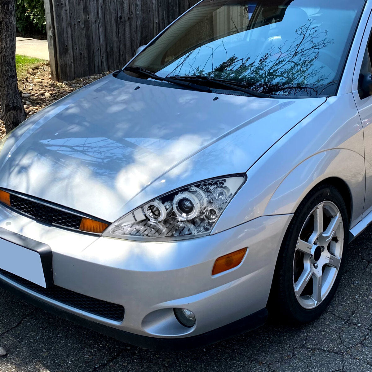 2000-2004 Ford Focus Dual Halo Projector Headlights (Chrome Housing/Clear Lens)