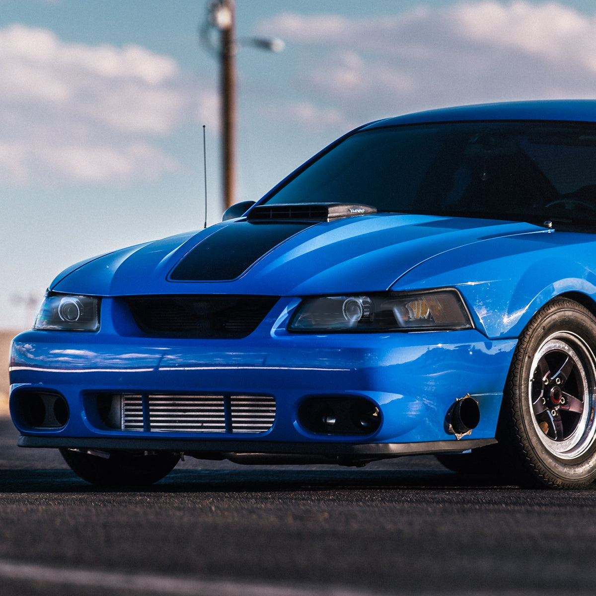 1999-2004 Ford Mustang Projector Headlights w/ Amber Reflectors (Matte Black Housing/Clear Lens)