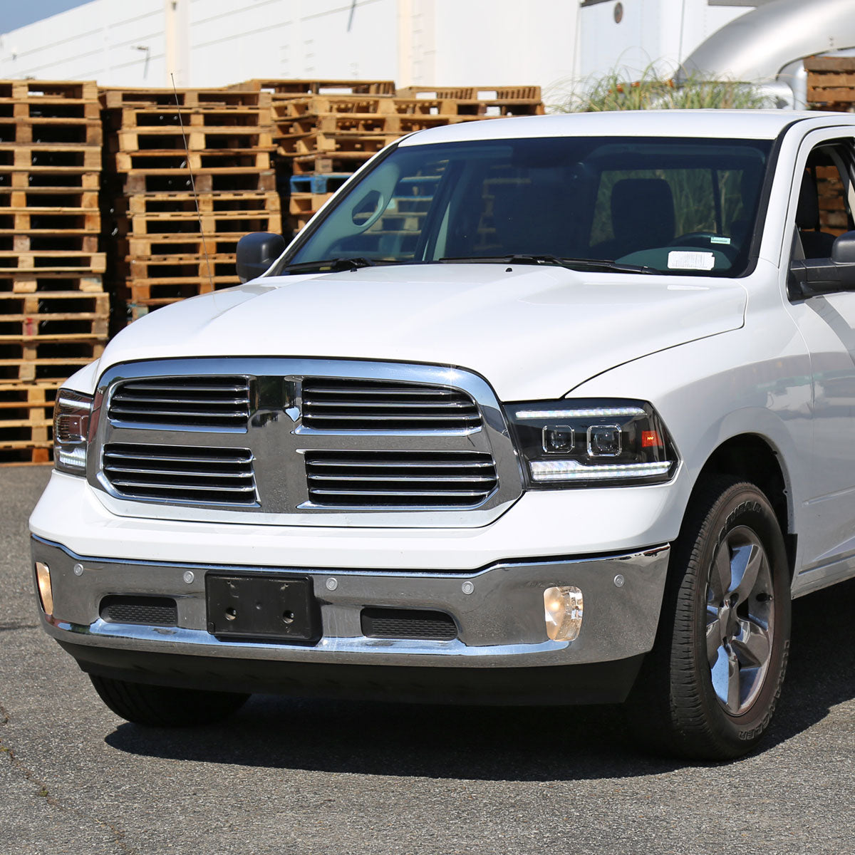 2009-2018 Dodge RAM 1500  / 2019-2021 RAM Classic / 2010-2018 RAM 2500 3500 Switchback Sequential Projector Headlights (Matte Black Housing/Clear Lens)