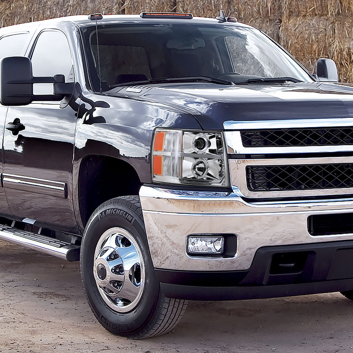 2007-2013 Chevrolet Silverado 1500/ 2007-2014 Silverado 2500HD 3500HD Dual Halo Projector Headlights w/ LED Light Bar (Chrome Housing/Clear Lens)