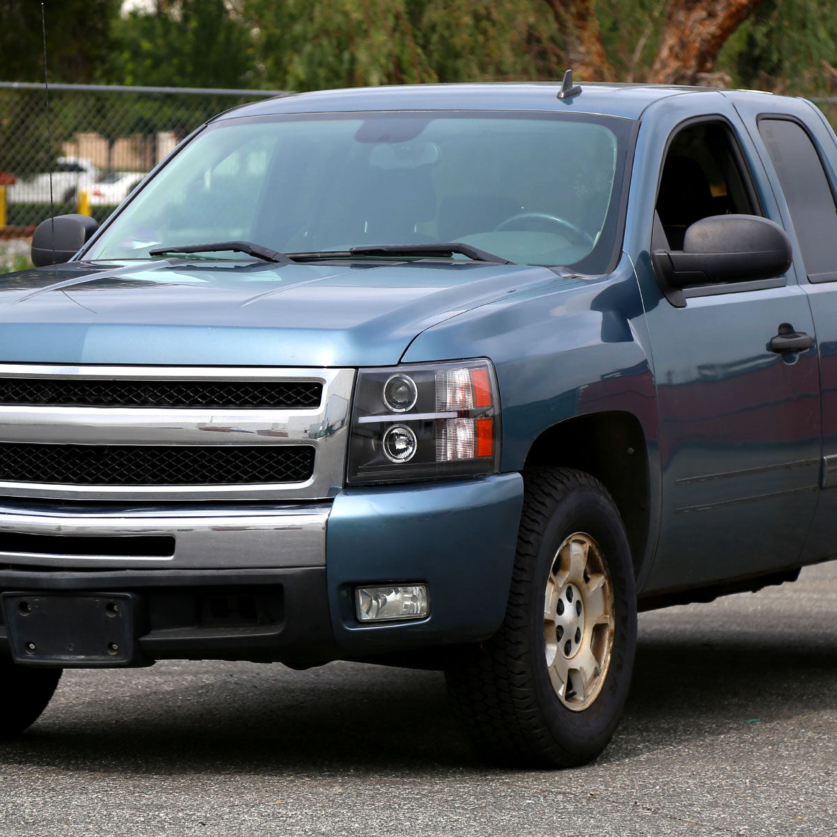 2007-2013 Chevrolet Silverado 1500/ 2007-2014 Silverado 2500HD 3500HD Dual Halo Projector w/ LED Light Bar Headlights (Matte Black Housing/Clear Lens)
