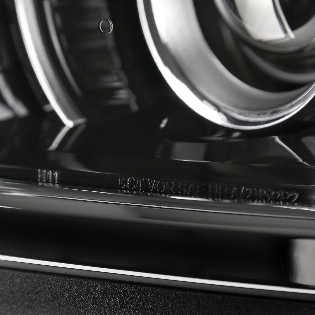 2014-2015 Chevrolet Silverado 1500 Projector Headlights (Glossy Black Housing/Clear Lens)