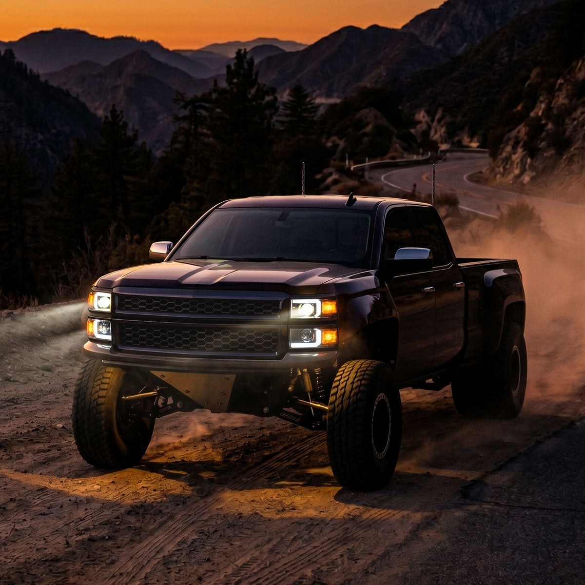 2014-2015 Chevrolet Silverado 1500 Projector Headlights w/ LED DRL (Matte Black Housing / Black Trim / Clear Lens)
