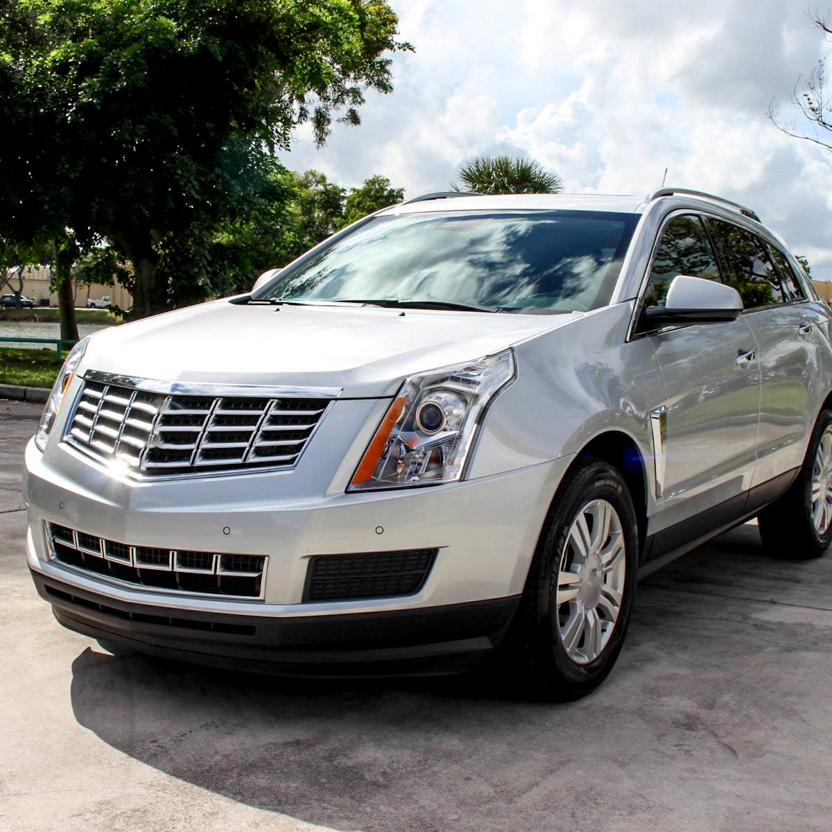 2010-2016 Cadillac SRX Projector Headlights (Chrome Housing/Clear Lens)