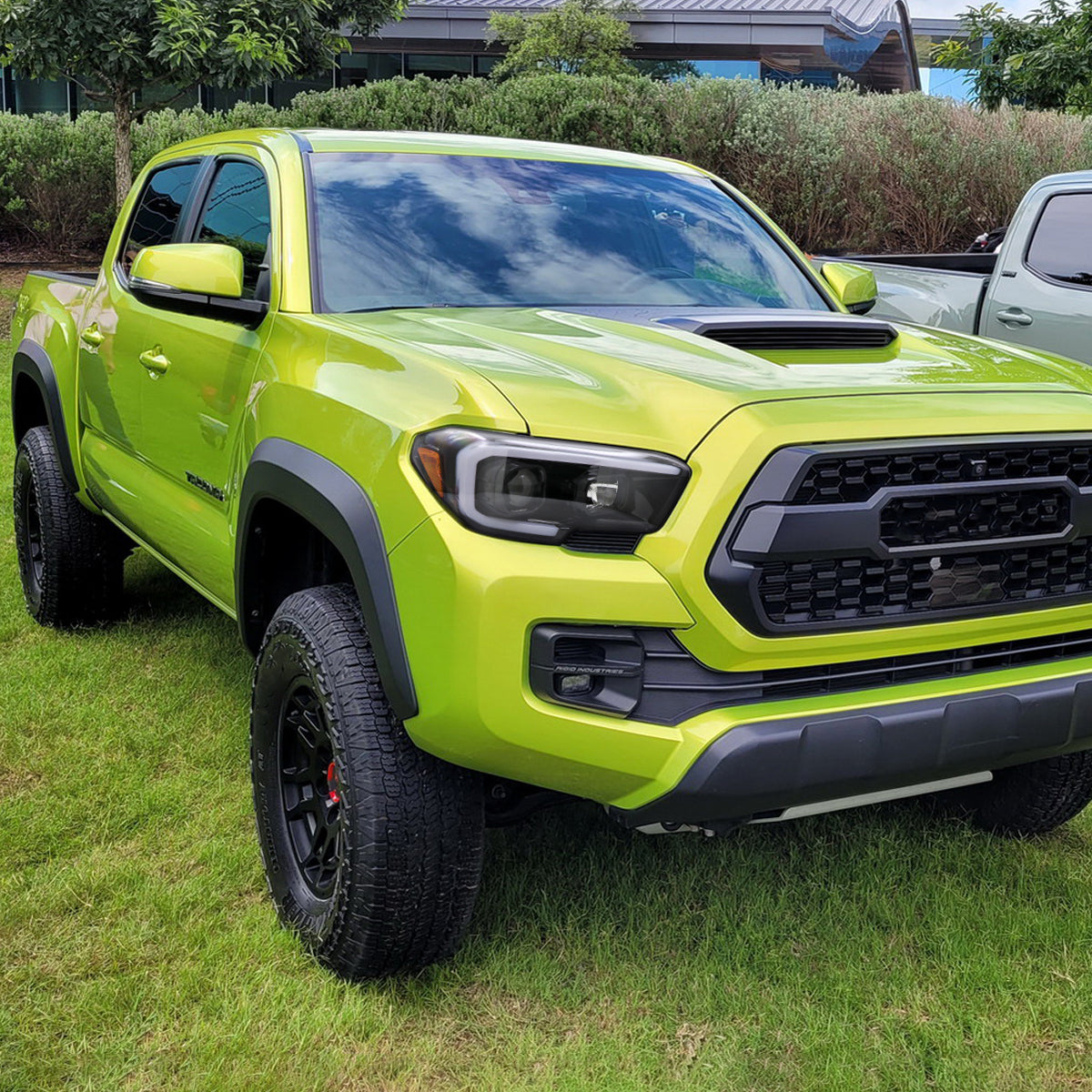 2016-2023 Toyota Tacoma Switchback LED C-Bar Projector Headlights (Glossy Black Housing/Clear Lens)