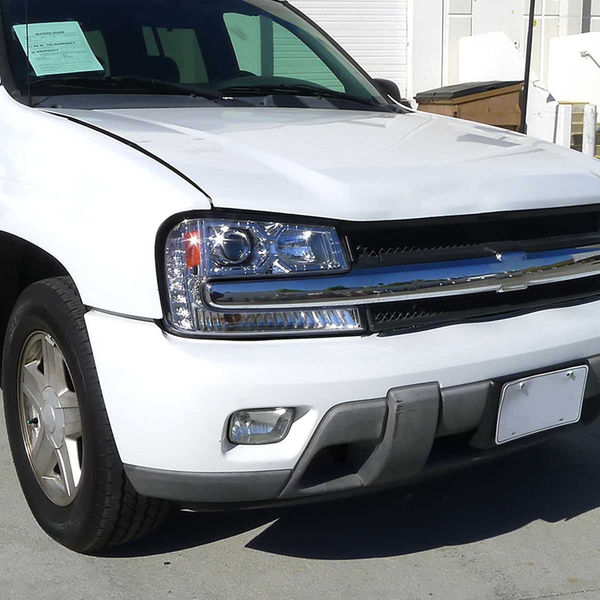 2002-2009 Chevrolet Trailblazer Projector Headlights w/ LED Light Strip (Chrome Housing/Clear Lens)