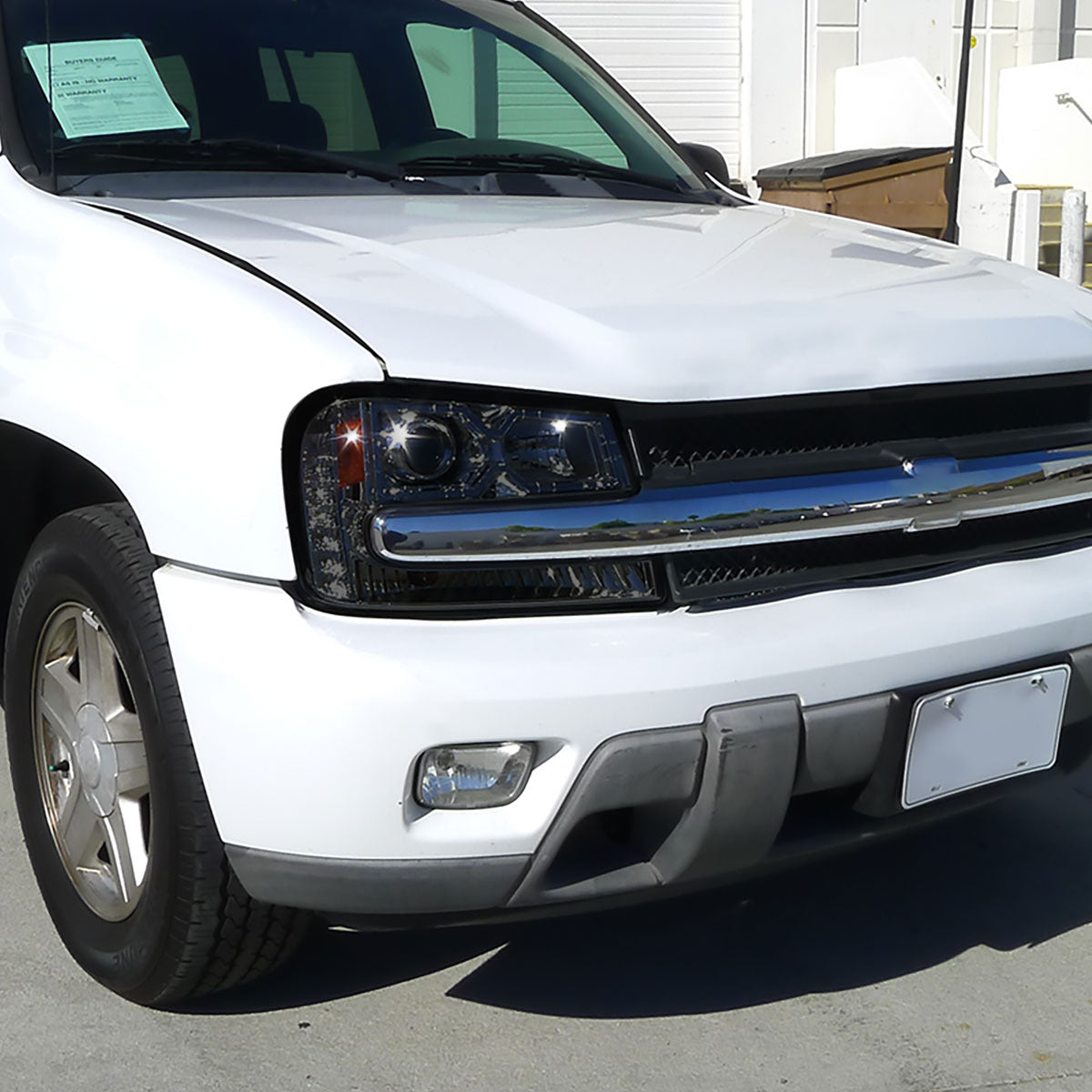 2002-2009 Chevrolet Trailblazer Projector Headlights w/ LED Light Strip (Chrome Housing/Smoked Lens)