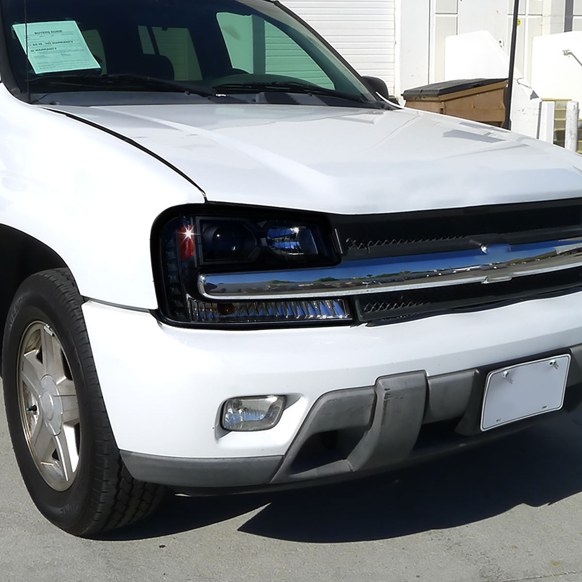 2002-2009 Chevrolet Trailblazer Projector Headlights w/ LED Light Strip (Black Housing/Smoked Lens)