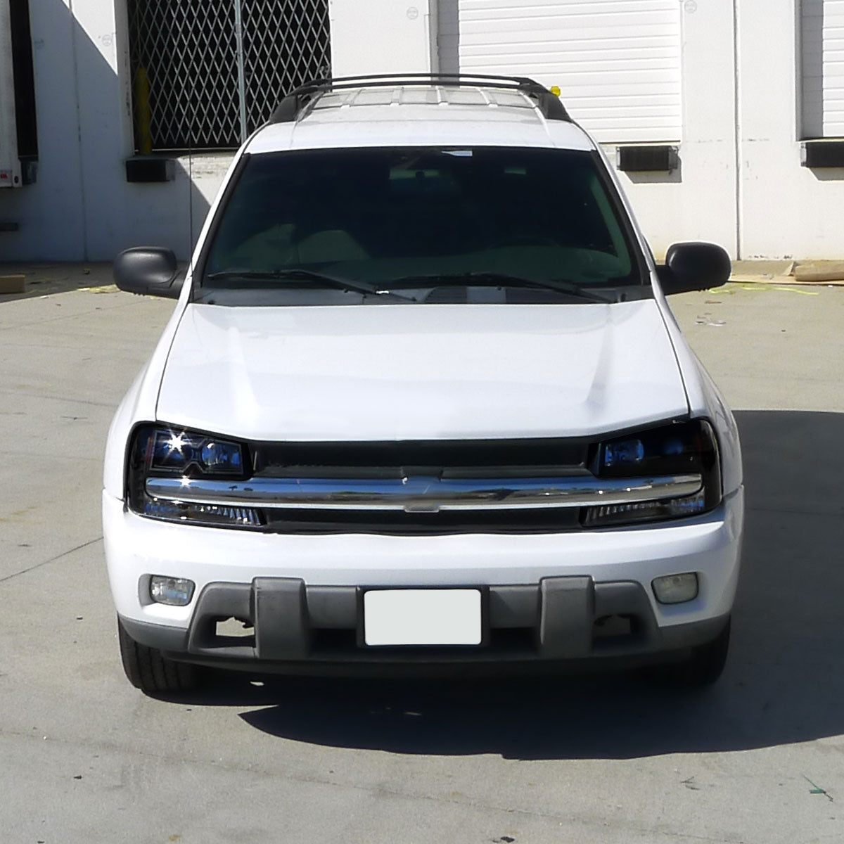 2002-2009 Chevrolet Trailblazer Projector Headlights w/ LED Light Strip (Black Housing/Smoked Lens)