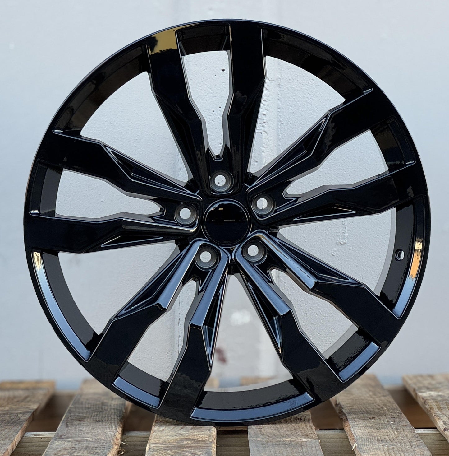 VW1 20x8.5 5x112 +42 57.1 Gloss Black