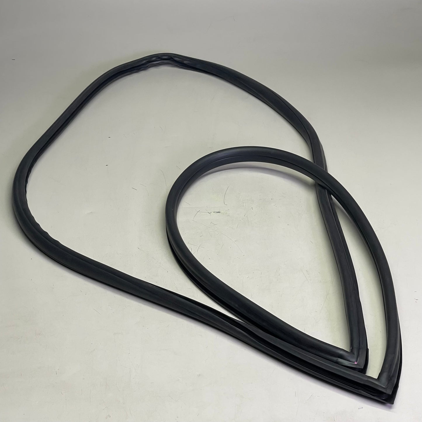 GOLD GLASS GROUP 4/4 Windshield Gasket Black GGG-685-B