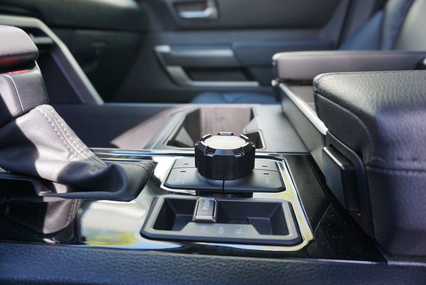 V1 Radio + Drive Mode Knob Set (2022+ Tundra) - BLACK