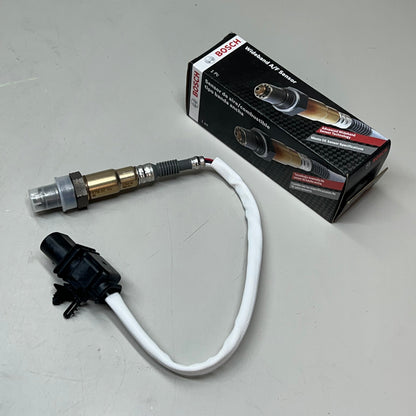 BOSCH Oxygen Sensor Threaded Mounting Man Connector OE Quality 17475