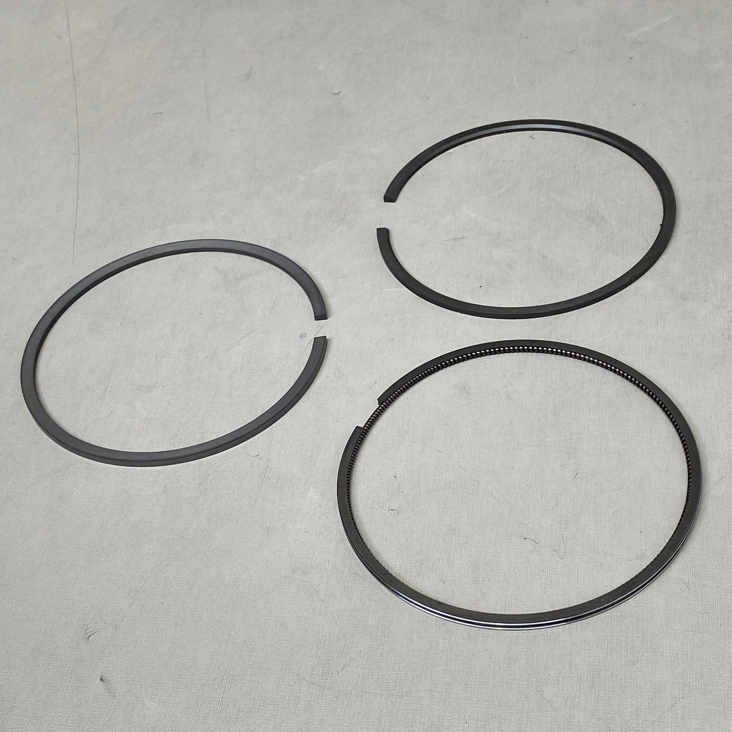 MAHLE Cummins Piston W/Rings Replacement For Ram 225-3732