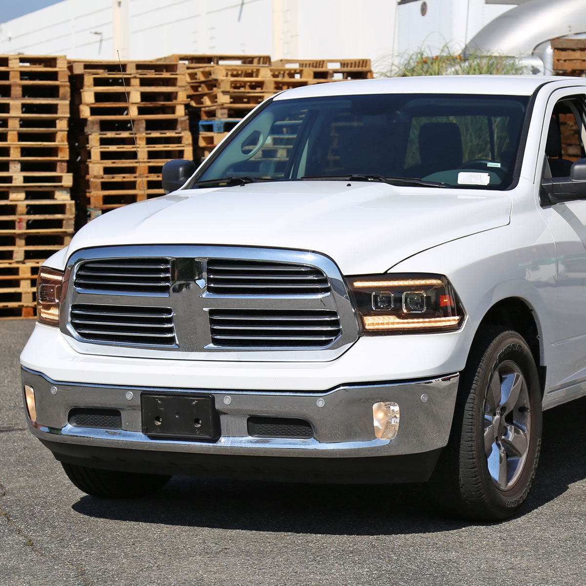 2009-2018 Dodge RAM 1500  / 2019-2021 RAM Classic / 2010-2018 RAM 2500 3500 Projector Headlights w/ Amber LED Sequential Turn Signal (Matte Black Housing/Clear Lens)