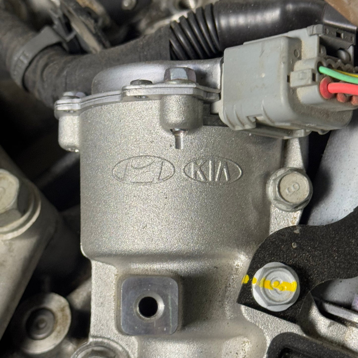 HYUNDAI Automatic Transmission Sz 21” L x 14” W x 12” H 438972D030