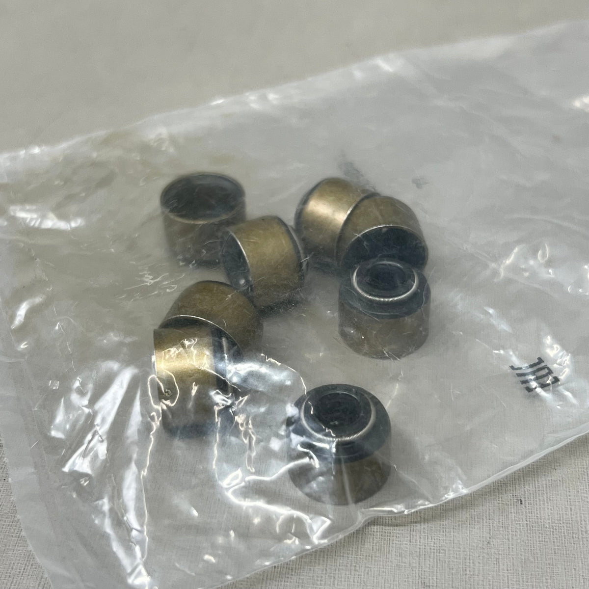MAHLE (8 Piece) Engine Valve Stem Oil Seal Set For Porsche SS45798A