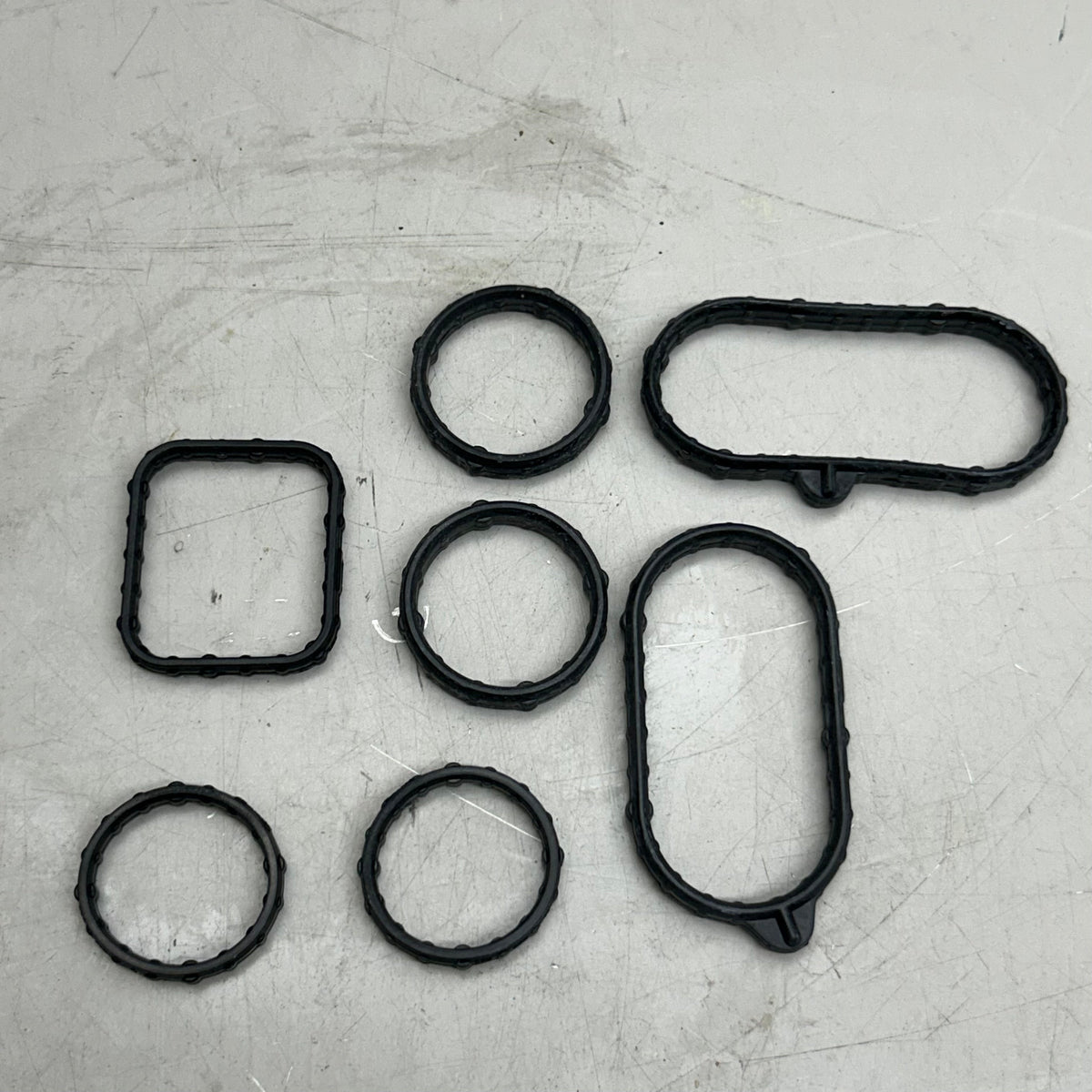MAHLE Oil Pan Gasket Replacement Part For Ford OS32478
