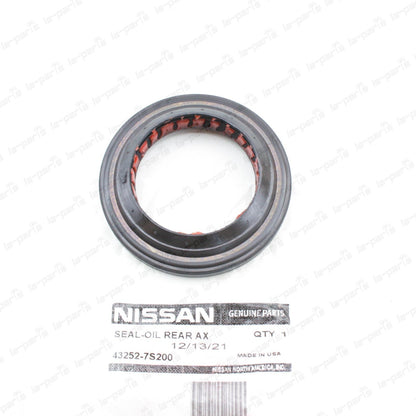 NEW GENUINE NISSAN 04-15 FRONTIER TITAN XTERRA REAR AXLE SHAFT SEAL 43252-7S200