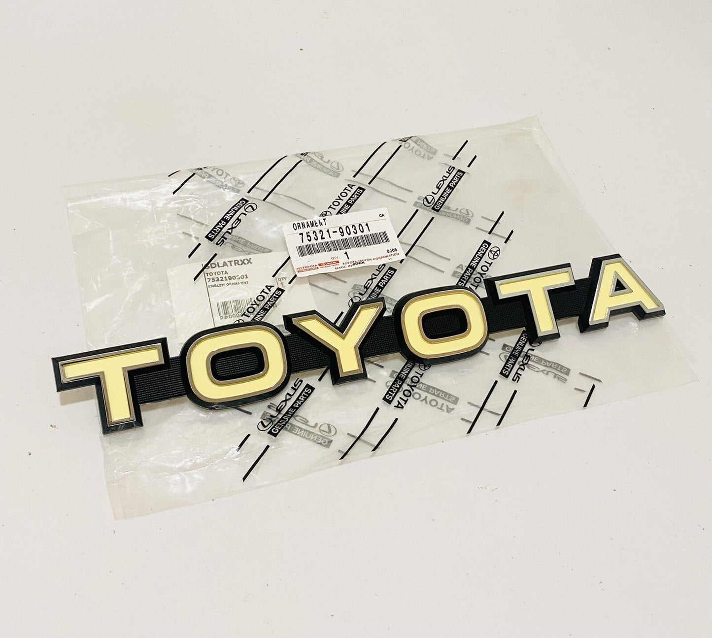 NEW GENUIINE TOYOTA 79-84 LAND CRUISER FJ40 42 43 FRONT GRILLE EMBLEM 7532190301