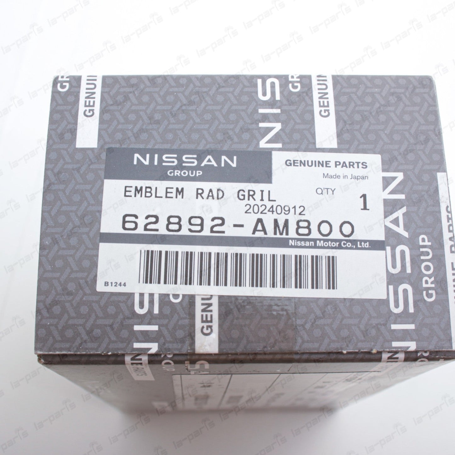 New Genuine OEM Infiniti 2003-2007 G35 Coupe Front Grille Emblem 62892-AM800