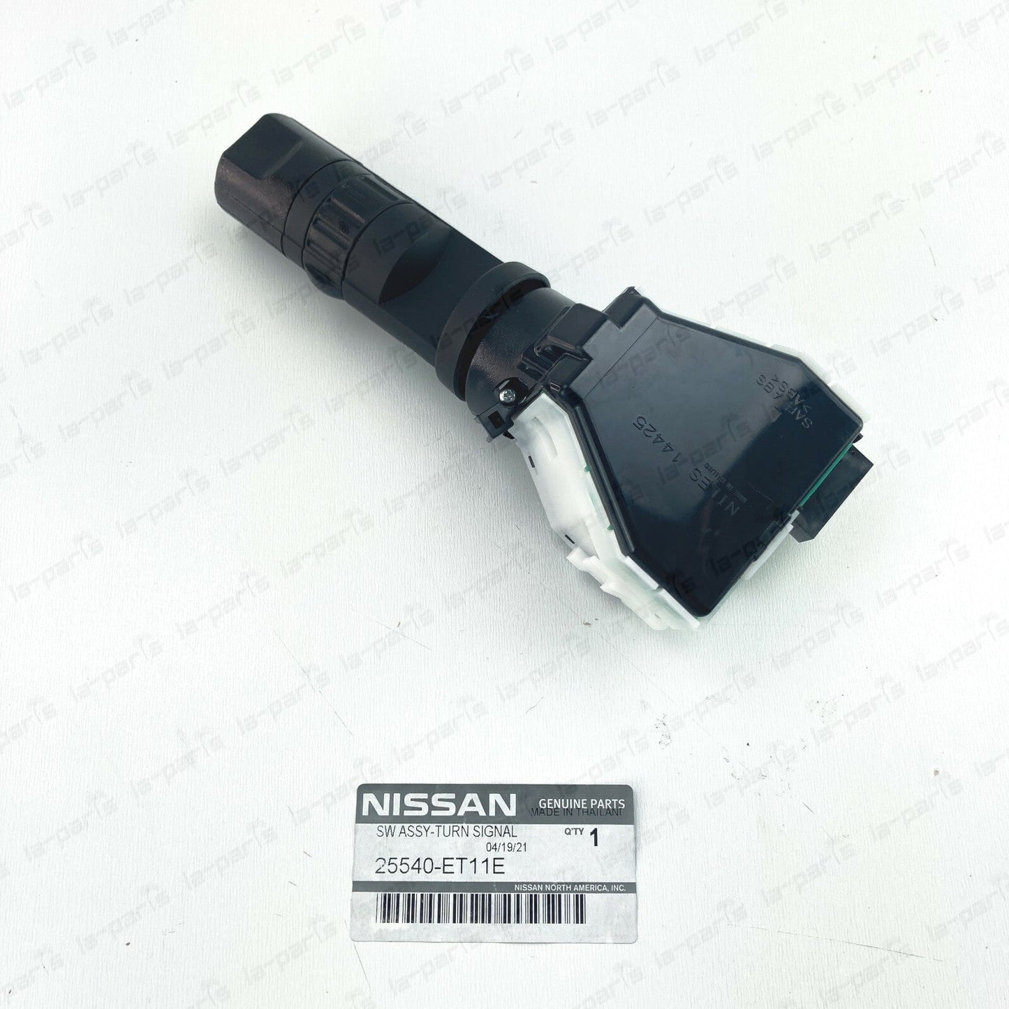 GENUINE NISSAN FRONTIER XTERRA SENTRA SIGNAL FOG LIGHT SWITCH 25540-ET11E