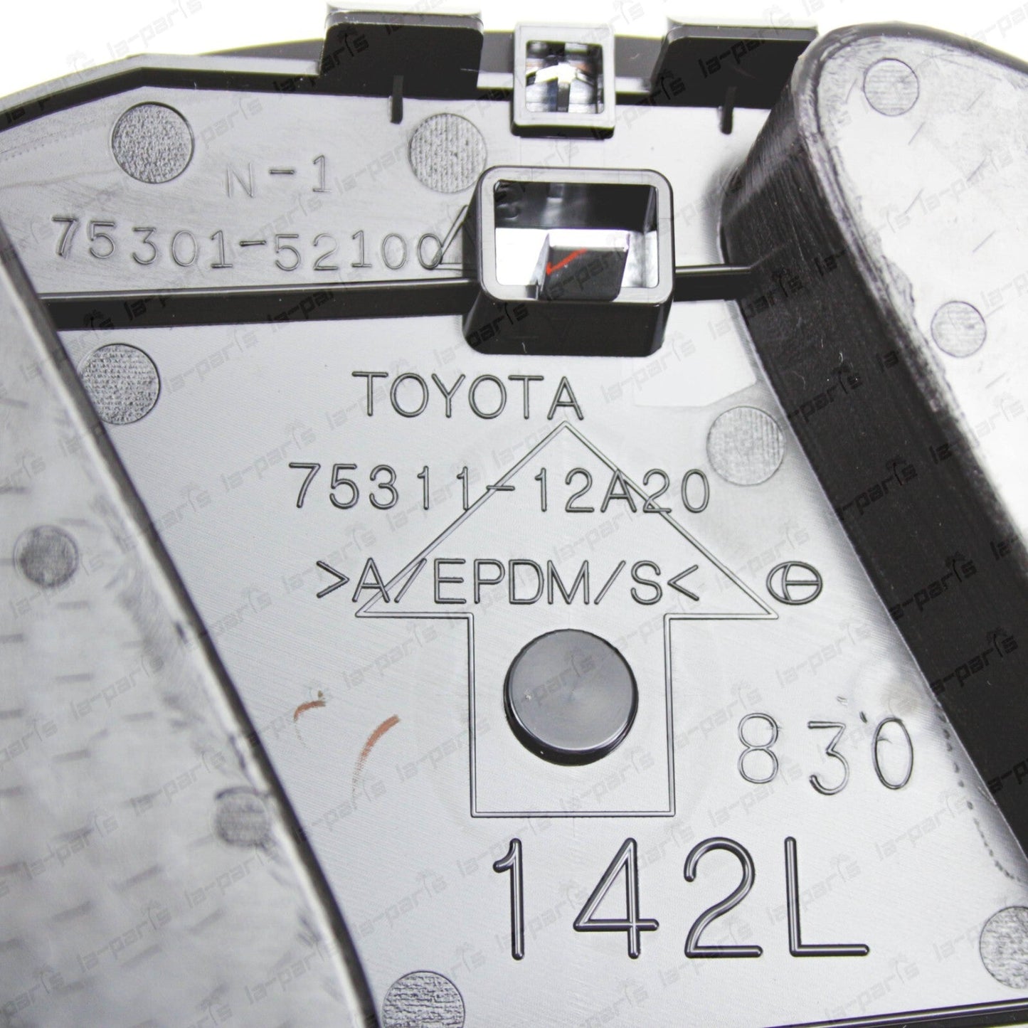 New Genuine Toyota Vitz KSP130 NSP130 Front Radiator Grille Emblem 75301-52100