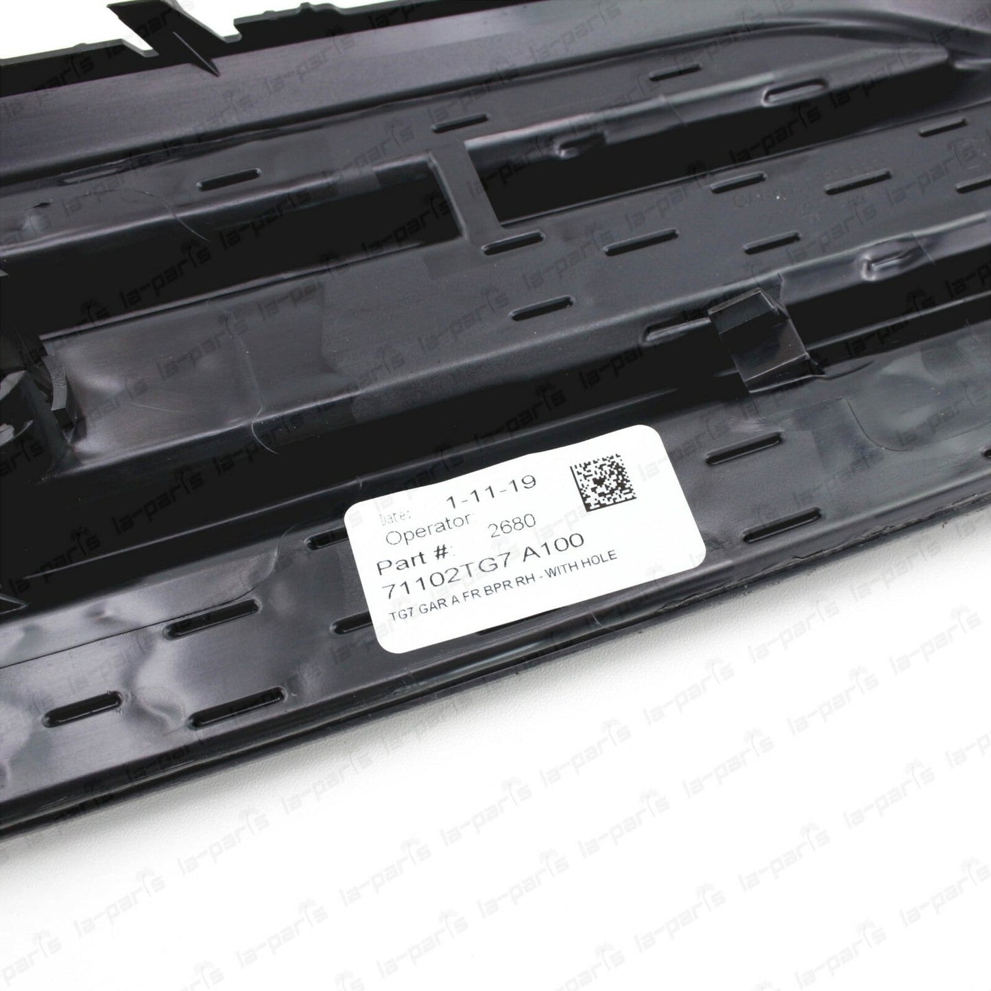 NEW GENUINE 16-18 PILOT HONDA FRONT RIGHT BUMPER GARNISH 71102-TG7-A10