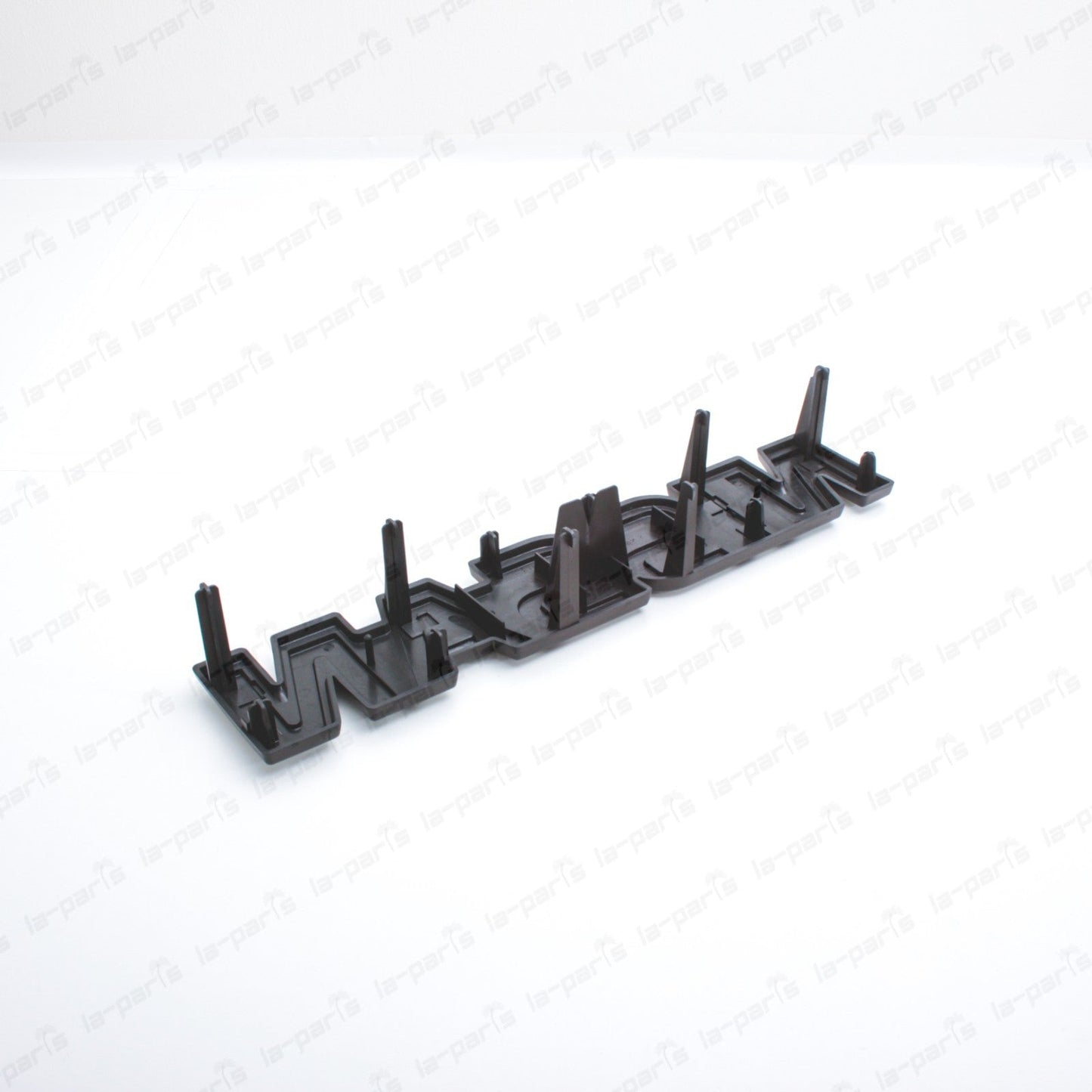 Genuine Nissan 87-99 Safari Y60 Patrol Front Radiator Grille Emblem 62890-06J00