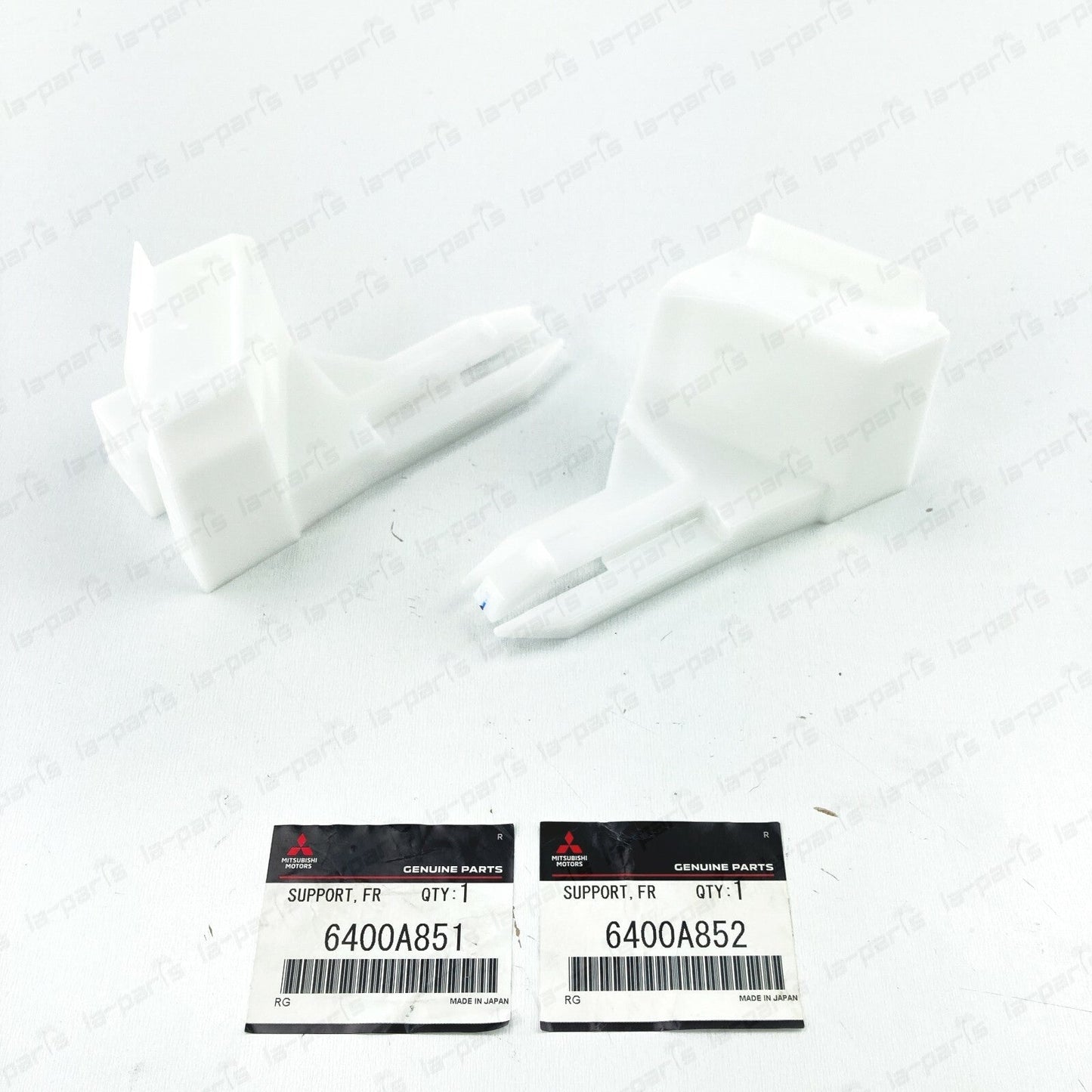 NEW GENUINE MITSUBISHI LANCER FRONT BUMPER RETAINERS SET OF 2 6400A852 6400A851