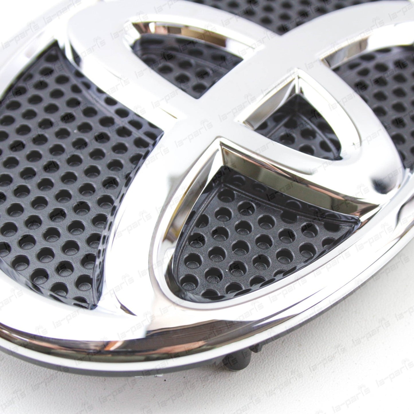 NEW GENUINE TOYOTA 15-18 RAV4 FRONT RADIATOR GRILLE EMBLEM 75301-42050