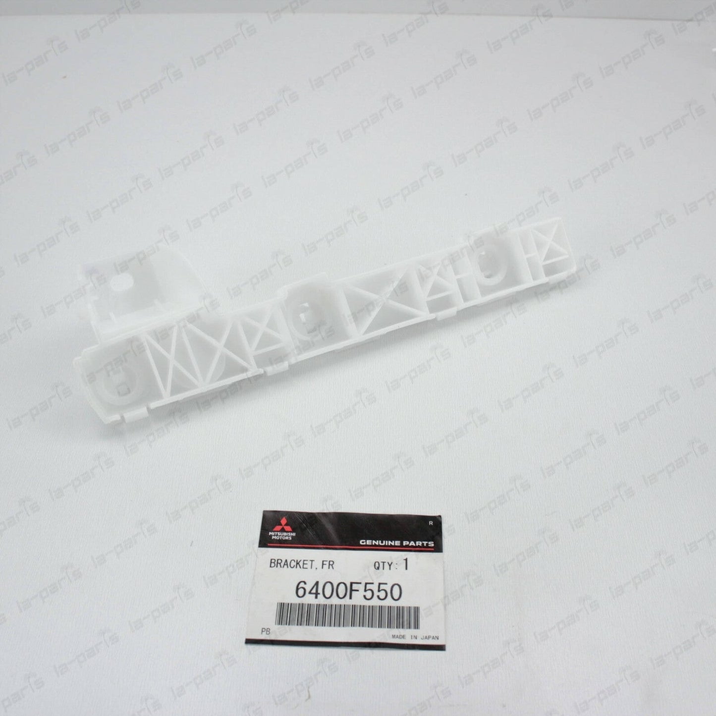 NEW GENUINE MITSUBISHI LANCER RIGHT PASSENGER SIDE FRONT BUMPER BRACKET 6400F550