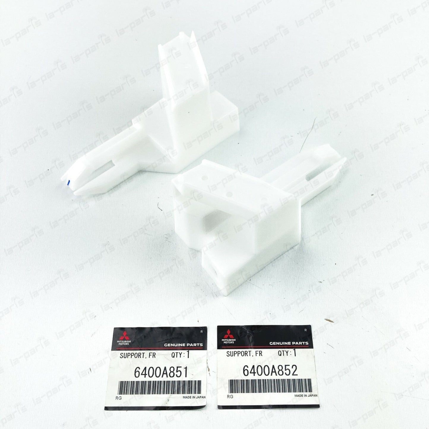 NEW GENUINE MITSUBISHI LANCER FRONT BUMPER RETAINERS SET OF 2 6400A852 6400A851