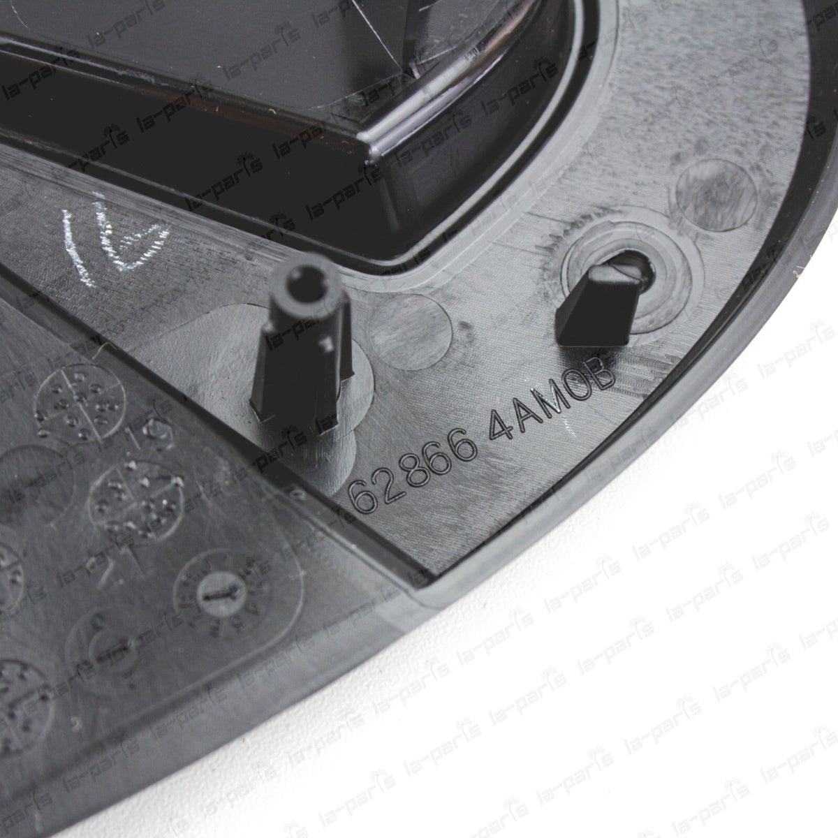 New Genuine Nissan Infiniti 2015-2017 Q70 Q70L Front Emblem Bracket 62866-4AM0B