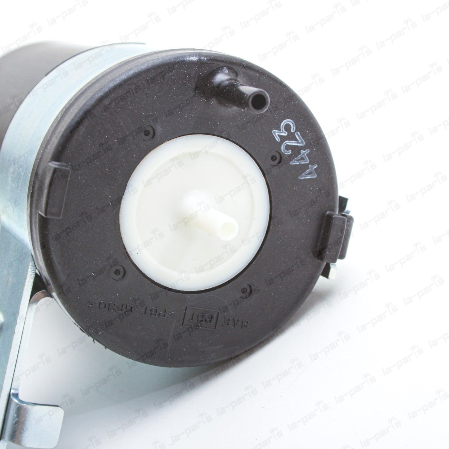 New Genuine OEM Nissan Infiniti Vacuum Pressure Tank Reservoir Assy 22370-2Y50A