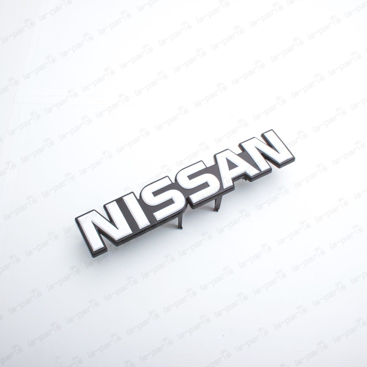 Genuine Nissan 87-99 Safari Y60 Patrol Front Radiator Grille Emblem 62890-06J00