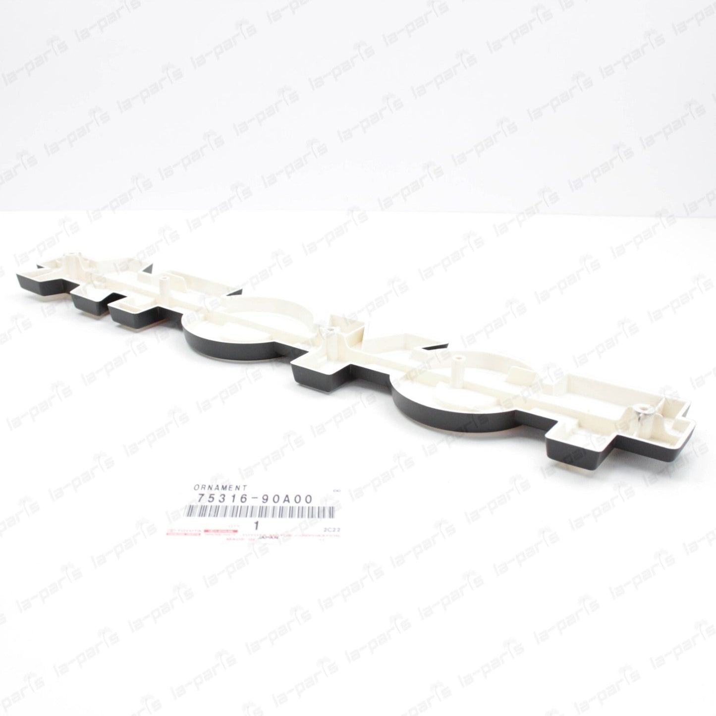 GENUINE TOYOTA 81-87 LAND CRUISER FJ60 FJ62 HJ60 FRONT GRILLE EMBLEM 75316-90A00