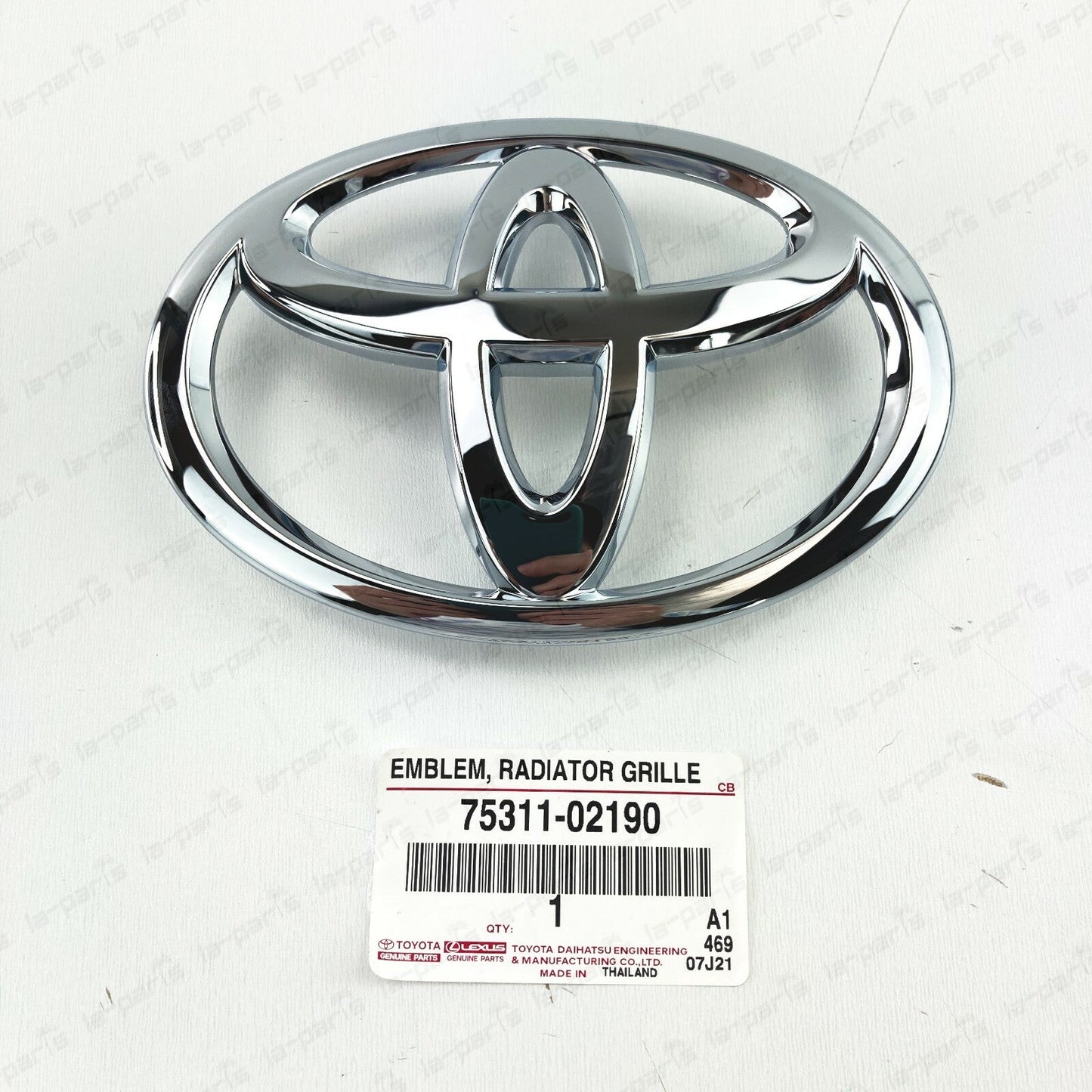 GENUINE TOYOTA 13-19 YARIS NSP15 NCP15 RADIATOR GRILLE  EMBLEM 75311-02190