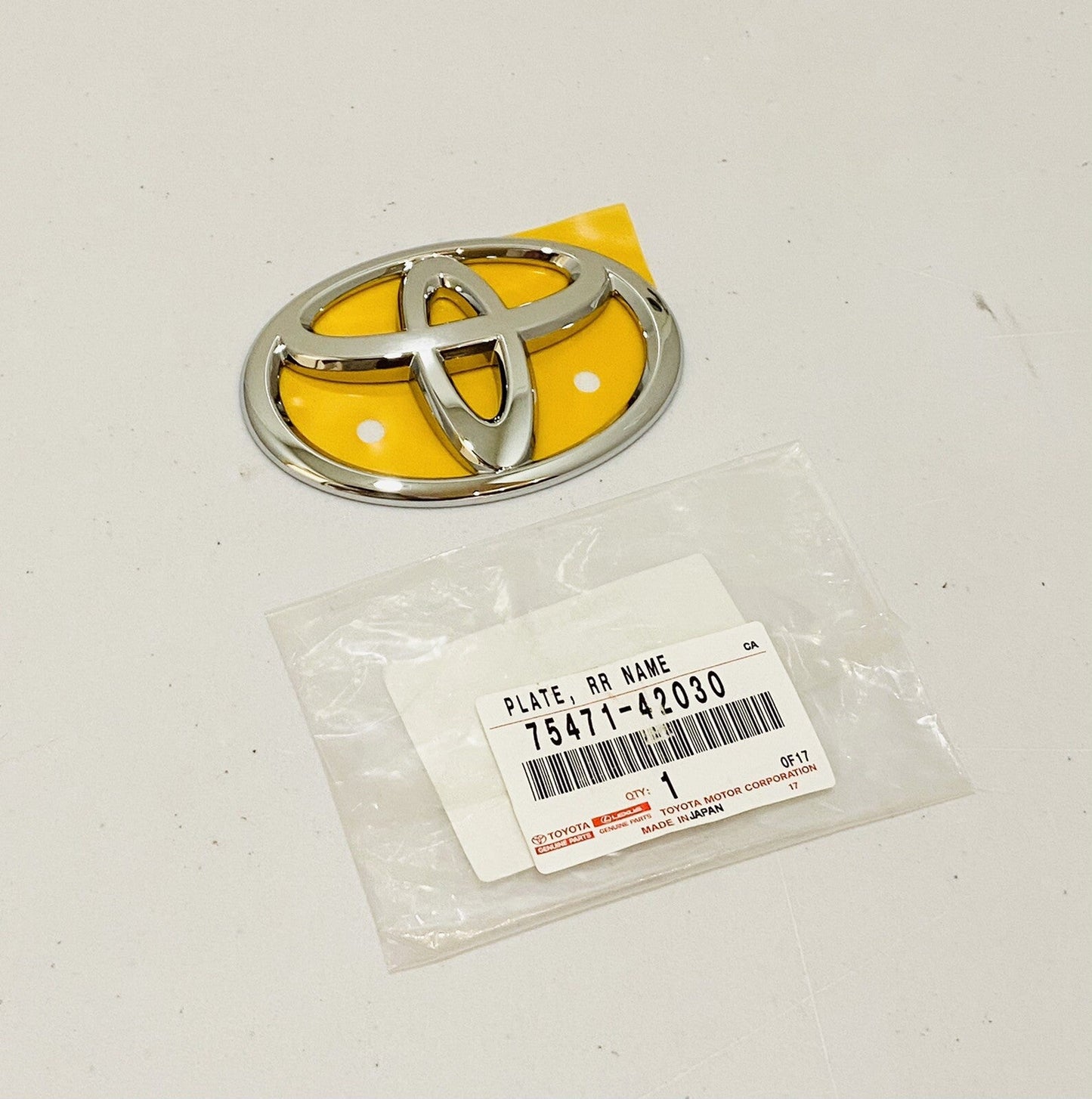 New Genuine For Toyota  07-14 FJ Cruiser Rear Door Emblem Badge 75471-42030