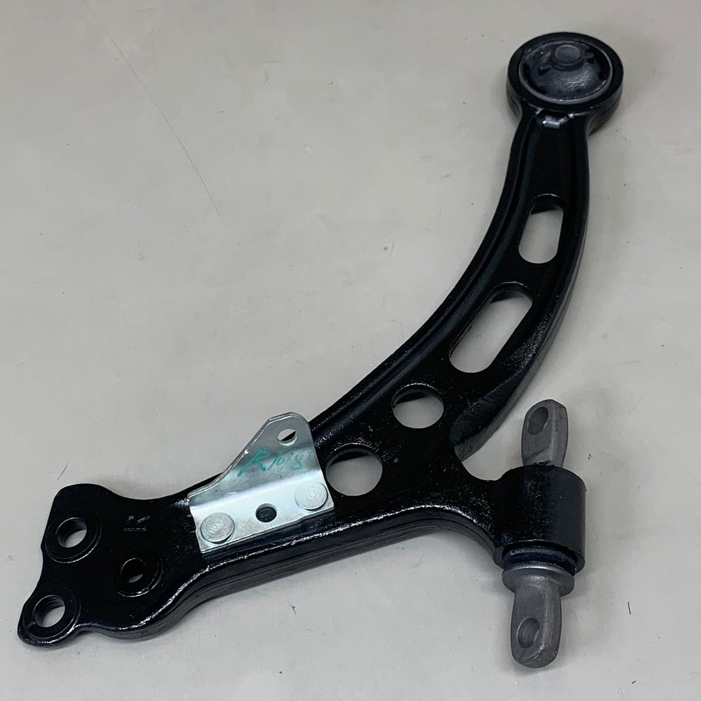 MOOG Front Lower Control Arm Passenger For Lexus & Toyota Models RK640192