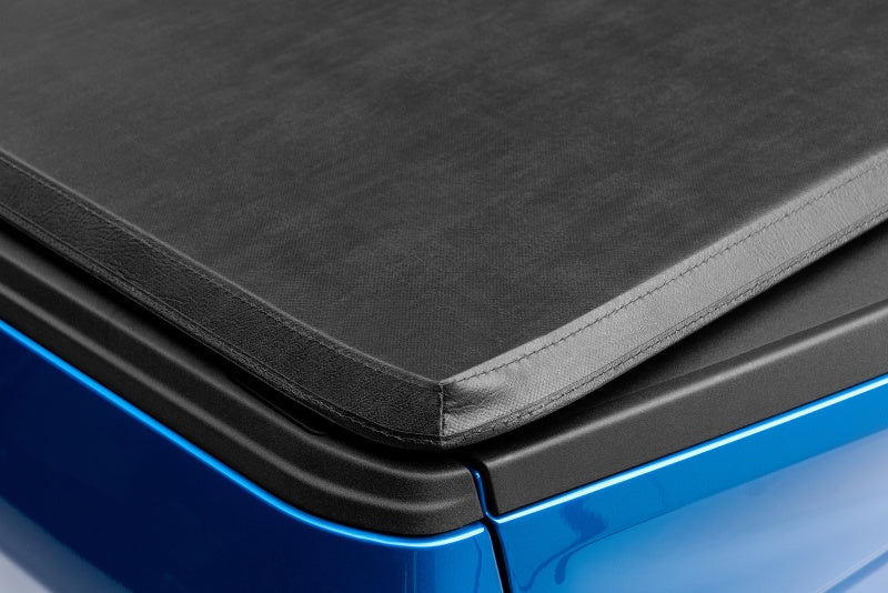 Lund 07-14 Sierra Silverado 2500/3500 (6.5ft. Bed) Genesis Tri-Fold Tonneau Cover - Black