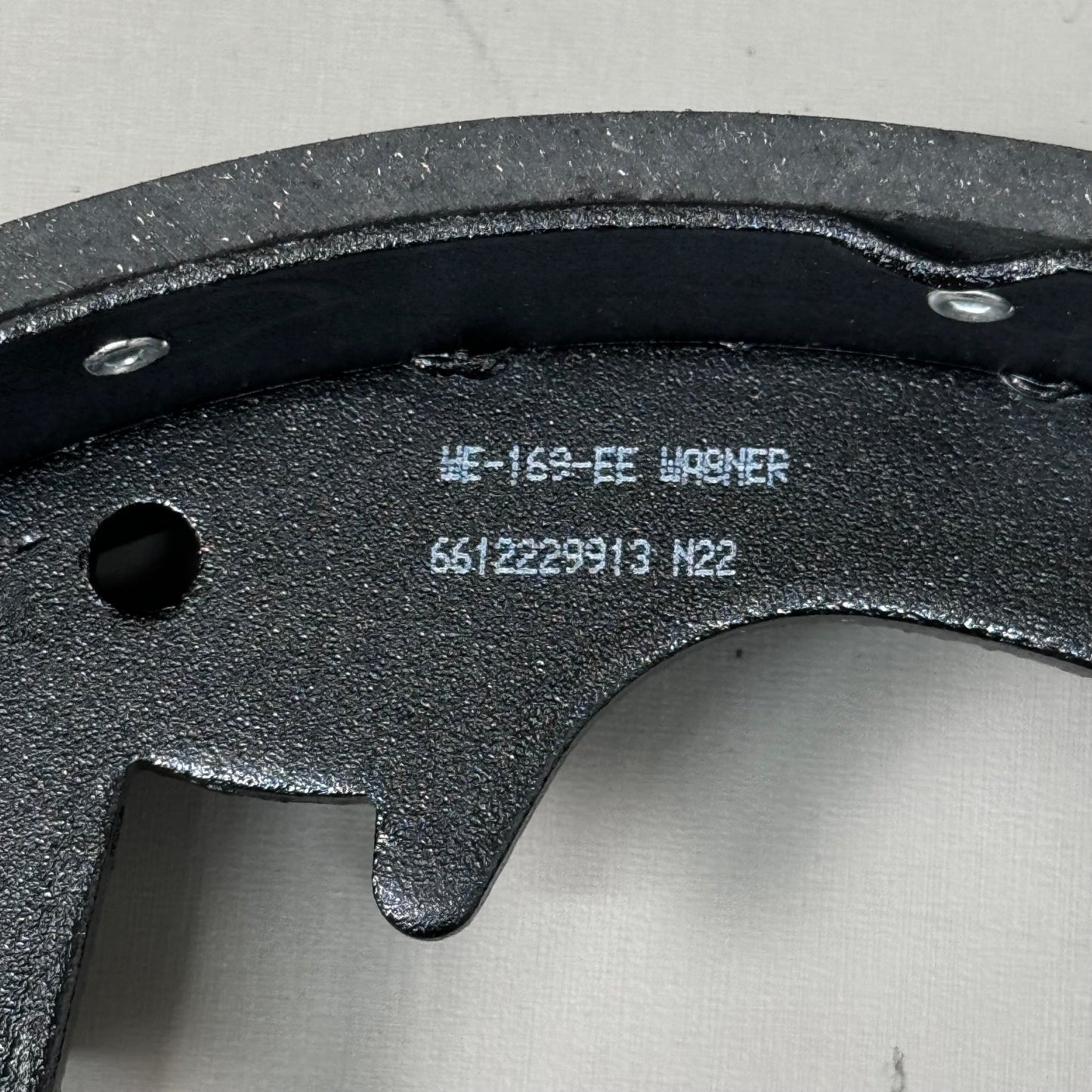 WAGNER QS Ceramic Disc Brake Shoes Set 9 1/2" x 5 1/2" Black Z152R