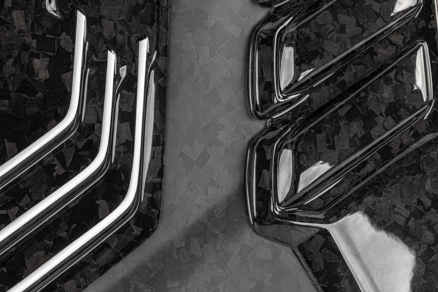 APR Engine Cover - 2.9T/3.0T/4.0T (4M) SUV - Forged Carbon Fiber