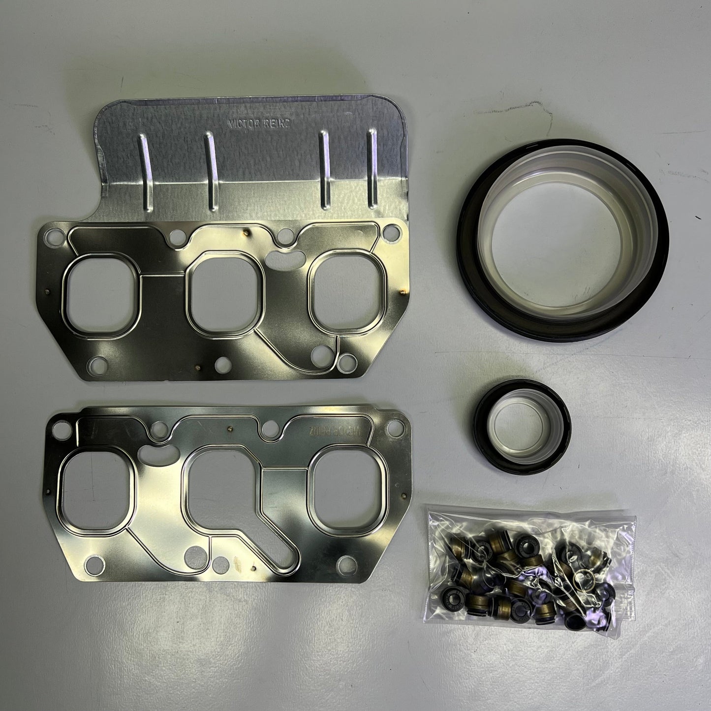 MAHLE Engine Gasket Set For Volkswagen Vehicles OE Fit & Function 95-3718