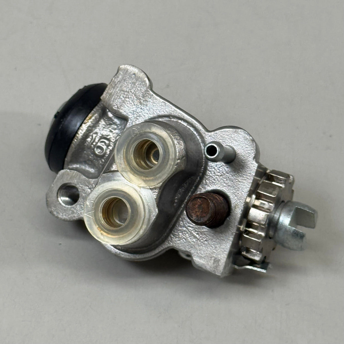 HONDA A, L. FR. Wheel Cylinder Assy TRX400 TRX450 4X4 OEM 45330-HN0-A01