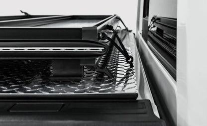 Access LOMAX Professional Series Tri-Fold Cover 08-16 Ford Super Duty F-250/F-350/F-450 6ft 8in Bed B0010039