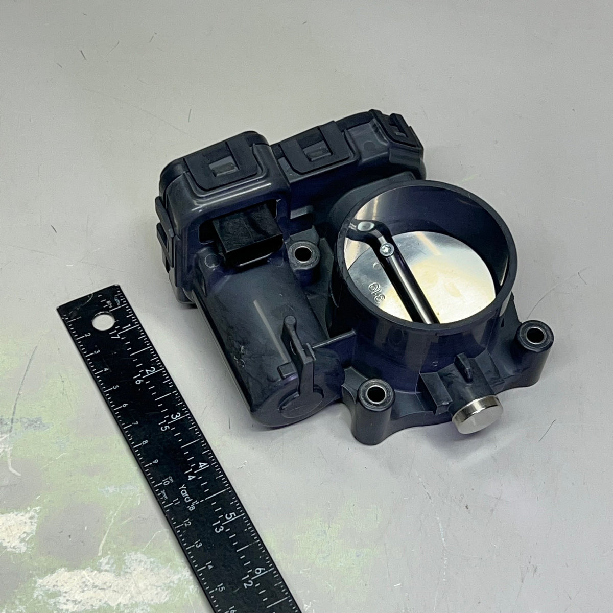 TECHSMART OE Fuel Injection Throttle Body Cast Iron & Plastic Material S20187