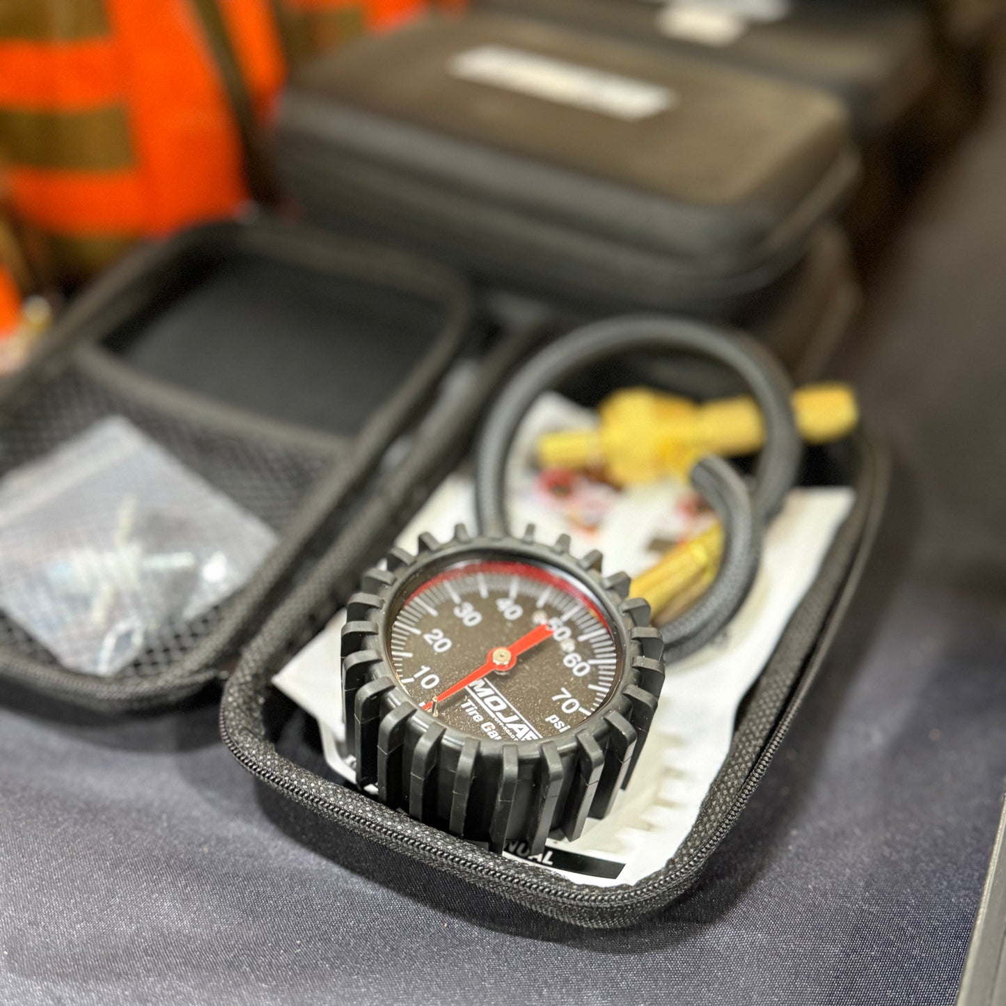 Tire Deflator / Pressure Gauge