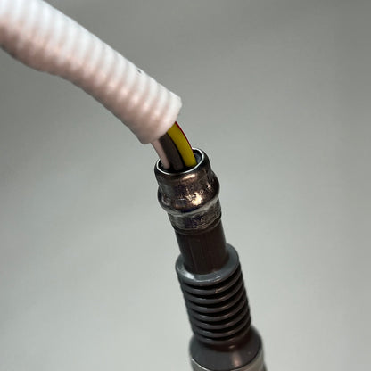 BOSCH Oxygen Sensor Threaded Mounting Man Connector OE Quality 17475