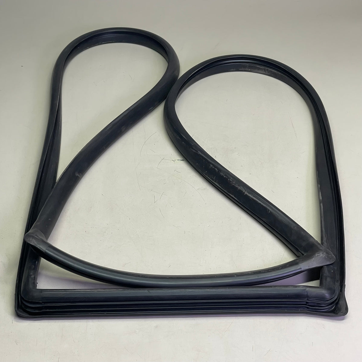 GOLD GLASS GROUP 4/4 Windshield Gasket Replacement For Ford Black GGG-819-B
